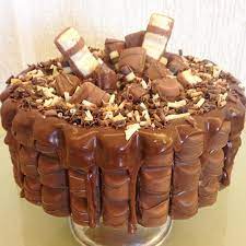 doceria por murilo valtuille on instagram torta kinder bueno com ganache de chocolate belga ao leite nutella baba de moca food chocolate breakfast dessert