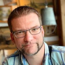 Daniel Klink's Instagram, Twitter & Facebook