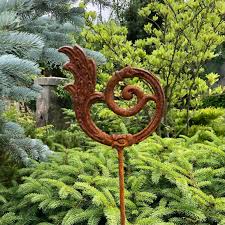 Rusty Metal Garden Stakes, Rusty Garden Finial, Metal Garden Decor, Metal  Yard Art, Outdoor Metal Decor, Rusty Metal Garden Decor