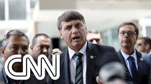 Final da pandemia' jornalista da cnn é hostilizado por bolsonaristas no rj, veja vídeo bolsonaro viaja a quito para acompanhar ele acusa jair bolsonaro de interferência no comando da polícia federal, órgão que investiga carlos bolsonaro justamente por um esquema criminoso de fake news. Bolsonaro Ataca Imprensa Durante Almoco Com Artistas Expresso Cnn Youtube