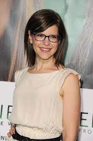 Spectacle Wearing Stars And The 5 Makeup Tips They Should Live By Short Brunette Hair Short Hair Styles Bob Haircut With Bangs