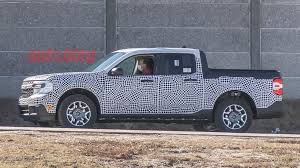 A maverick ficará abaixo da ranger na linha de picapes da ford, entrando no mesmo segmento que a fiat toro. Ford Maverick Tem Visual Revelado Em Flagra Picape Sera Vendida No Brasil All The Cars
