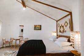 Pensiunea negoiu oferă cazare în toate zonele sale și vedere la munte, fiind situată în porumbacu de sus. Dealul Verde Vermittlungsgebuhr Urlaub Hobbits Haus Rumanien