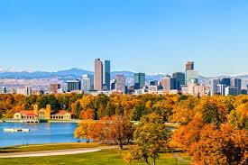 Панорама денвера скульптура укрощение мустанга в центре. Wettervorhersage Denver Usa Beste Reisezeit Easyvoyage