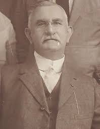 Robert Menefee's Instagram, Twitter & Facebook