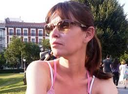 Dani Espíndola apresenta o livro "Tanto fiz que deu Poema"