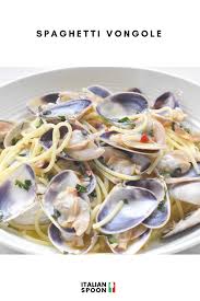 traditional italian spaghetti alle vongole clamms recipe spaghetti vongole italian recipes pasta alle vongole
