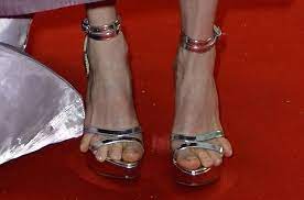Yesterday on late night with jimmy fallon, the actress chatted about the big controversy and wardrobe malfunction that made her pinky toes shine in the limelight after they got their own thong treatment on the cannes red carpet. Julianne Moore S Toes Julianne Moore Feet Celebrity Memes