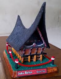 Rumah adat bolon adalah bangunan adat batak yang paling populer dan berasak dari suku batak toba. Jual Miniatur Rumah Adat Batak Toba Ukuran Kecil Di Lapak Limbong Pc Bukalapak