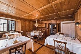 Vous recherchez un restaurant à malans 70140 ou alentours ? Restaurant Weiss Kreuz Malans Grossartige Kuche Auserlesene Weine