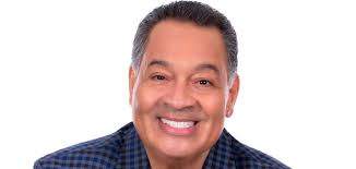Tito Nieves es un exitoso cantante de salsa nacido en Río Piedras, Puerto  Rico