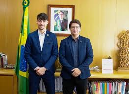 A declaração aconteceu durante uma transmissão de um. Mario Frias Recebe Renan Bolsonaro Para Discutir E Sports Poder360