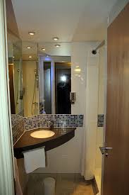 The bus runs from stansted airport coach station bay 19, and the return journey picks up from outside the hotel's front doors. Holiday Inn Express London Stansted Airport Reise Wahnsinn