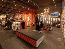 Wahrscheinlich wurde mit snipes das erste. Urban Snipes Launcht Neues Storekonzept Stores Shops