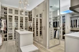 Kindle blogs are fully downloaded onto your kindle so you can read them even when you're not wirelessly connected. 75 Beautiful Large Closet Pictures Ideas June 2021 Houzz