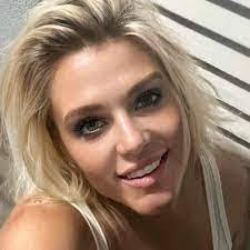 Dana Thaxton's Instagram, Twitter & Facebook