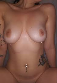 Big chested amateur girl with nice pair of boobs in nude photos