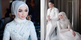 Meski belum mengumumkan tanggal pernikahan, keduanya telah melakukan sesi foto prewedding. 10 Detail Resepsi Internasional Ala Citra Kirana Rezky Adhitya Modern Dalam Nuansa Putih Elegan
