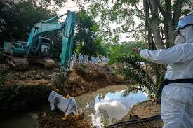 Beliau mengulas mengenai kes pencemaran di pasir gudang kali ini yang menyebabkan ramai yang sesak nafas dan muntah sejak khamis lalu. Penjenayah Alam Sekitar Sungai Kim Kim Boleh Dijejaki Pakar Utusan Borneo Online
