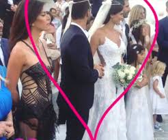 Τα επόμενα τηλεοπτικά της σχέδια φαίνεται πως σκέφτεται η μαρία μπεκατώρου και ήδη έχει δεχθεί μια πρόταση για συνέχιση της συνεργασίας της με τον αντ1. Nyfh Kai Koympara 3exwrisan Ston Gamo Tanimanidh Mpompa Video Fwto