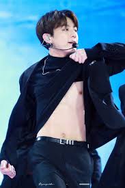 During the performance for 'anpanman', v came up behind jungkook to reveal jungkook's signature washboard abs! Bymyside Kookv On Twitter Jungkook Abs Jungkook Hot Bts Jungkook