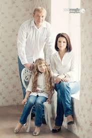 Как живет андрей шевченко в киеве и узнаете, на каком автомобиле ездит андрей шевченко, с кем дружит тренер сборной украины. Byutovec Shevchenko Pokazal Semejnuyu Idilliyu V Vyshivankah Portal O Znamenitostyah Like