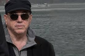 Sean Hopper's Instagram, Twitter & Facebook