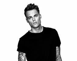 Et tilbud fra næringslivet på øya, med laksemilliardæren gustav witzøe i spissen, om et spleiselag med. A Quick Look Inside This 24 Year Old Norwegian Salmon Billionaire S Insane Life 2oceansvibe News South African And International News