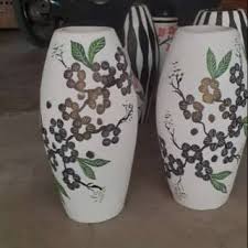 Misalnya, seorang desainer ingin membuat guci, tentu ia akan membuat rancangan dalam bentuk gambar sebelum dibuat bentuk guci yang sesungguhnya. Motif Gambar Guci Dari Tanah Liat