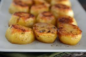 Get garlic yukon gold mashed potatoes recipe from food network deselect all 2 pounds yukon gold potatoes, washed and quartered 4 cloves garlic kosher salt 1 1/2 cups heavy cream, warm 1 stick cold butter, cut into 9 pats your favorite shows. Melting Roasted Potatoes