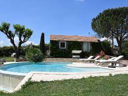 gite prive au sud de l ardeche a proximite des gorges saint marcel d ardeche piscine a debordement decoration exterieur gite