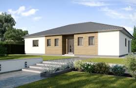 Fertighaus Bungalow Mit Walmdach Holz Putz Fassade 4 Zimmer 150 Qm Haus Bauen Ideen Einfamilienhaus Made Fertighaus Bungalow Bungalow Bauen Haus Bungalow