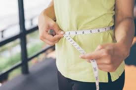 Pengukuran lingkar pinggang dapat dijadikan gambaran terhadap kadar lemak yang ada di sekitar perut atau lemak viseral. Cara Mengukur Lingkar Perut Yang Benar Hello Sehat