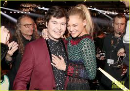 Watch Kelsea Ballerini Lukas Graham Perform Peter Pan 7 Years Mashup At Grammys 2017 Video Photo 3858777 2017 Grammys Grammys Kelsea Ballerini Lukas Graham Pictures Just Jared