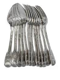 Suite De Couverts En Argent Modele Filets Coquilles Les Cuillerons Bordes Pour Six Cuilleres Et Sept Fourchettes Gr Couvert Argent Couverts En Argent Argent