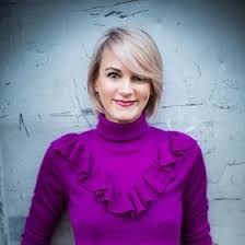 Call your hairstylist, ask him or her for icy blonde hair color and accentuating side bangs! Style Downtown Cortneycampus Profile Pinterest
