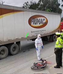 El conductor de la tracto mula que viajaba por la vía entre zipaquirá y cajicá, fue llevado en principio a la uri de la fiscalía, allí el tractocamión. 8xd7dorw8mefzm