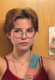 Courtney Hunsaker's Instagram, Twitter & Facebook