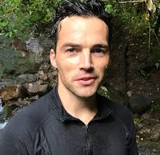 Home statistics filmstars ian harding height, weight, age, body statistics. Ian Harding Vergleichen Sie Die Korpergrosse Das Korpergewicht Die Korpermasse Mit Anderen Beruhmtheiten Stellameus
