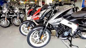 The pulsar ns200 is a powered by 199cc bs6 engine. Bajaj Pulsar 200 New Colours Arrive At Showroom First Look Walkaround