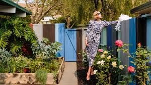 Abbye churchill takes us into a californian garden that creates seamless transitions between environments. This Midcentury Rose Garden In Marin County Was Inspired By Le Corbusier Architectural Digest