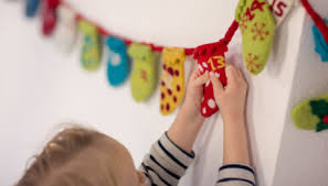 Slik lager du en julekalender som byr på både gaver og opplevelser. Julekalender Aktiviteter For Barn