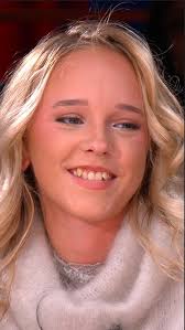 Emma Kok zingt een stuk uit haar lied 'Jade'. Een ode aan haar beste  vriendin. #DeTafelVanGert, maandag tot donderdag op Play.