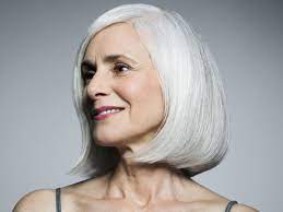 Coiffure cheveux blancs ~ 20 idées de coupes et coiffures pour cheveux blancs découvrez ce diaporama et partagez le à vos amis partager sur blancs aux nuances chaudes coiffure femme 60 ans cheveux blancs coupe de cheveux blancs janice morris blog 3 coiffures pour masquer les. Quelle Coupe Adopter Pour Sublimer Les Cheveux Gris Ou Blancs Femme Actuelle Le Mag