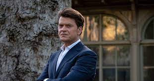 He is known for presenting many television programs, including deal or no deal, rtl boulevard, het zesde zintuig and beau five days inside. Beau Van Erven Dorens Humberto Is A Gift From Heaven Show Netherlands News Live