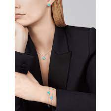 Sweet Alhambra Butterfly Earstuds Vcarn5jn00 Van Cleef Arpels Butterfly Pendant Butterfly Bracelet Van Cleef And Arpels Jewelry