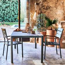 On aime aussi les salons de jardin noir en métal ou les salons de jardin en résine tressée. Table De Jardin En Aluminium Vert Cedre 4 A 6 Places Alep Table De Jardin Alinea