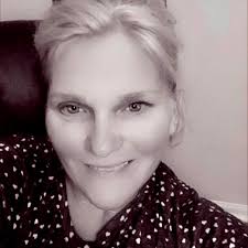 Is it best to stay outside Edinburgh during the Festival Fringe?