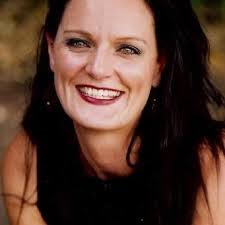 Wendy Rayner's Instagram, Twitter & Facebook