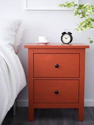 Red Nightstand Yatak Odasi Ic Mekan Mobilya Mobilya Fikirleri